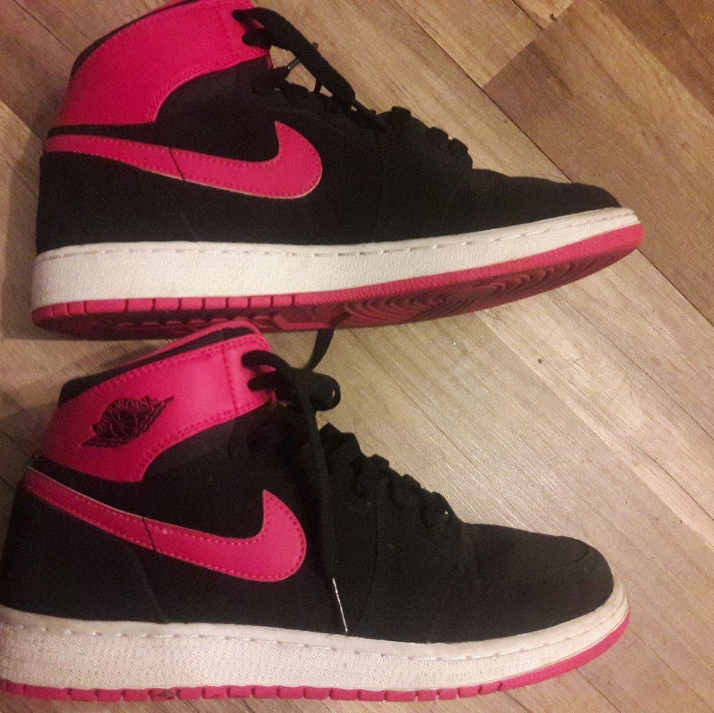 Jordan 1 Retro High Black Vivid Pink (GS) 7